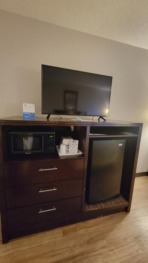 Days Inn by Wyndham Sheridan image 2